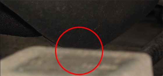 Shiny bump point caused by the suspension inverting regularly 